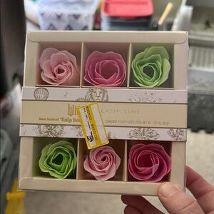 Katie Kime Rose Scented Tulip Bath Petals - Cream & Gold Box